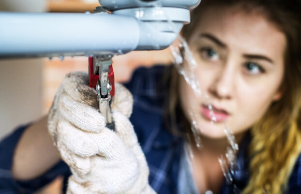 Emergency Plumbing Tips: What to Do Before the Plumber Arrives