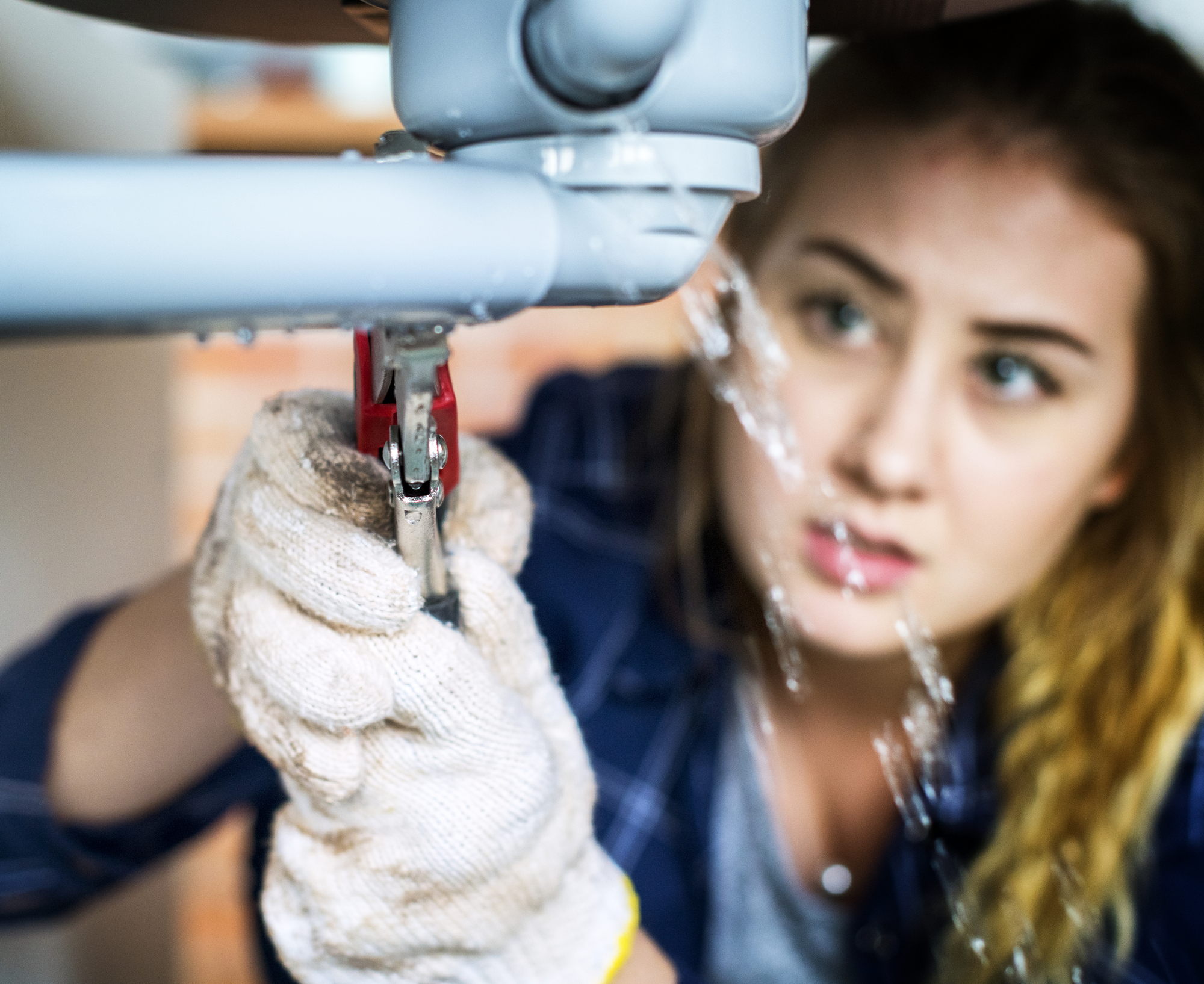 Emergency Plumbing Tips: What to Do Before the Plumber Arrives